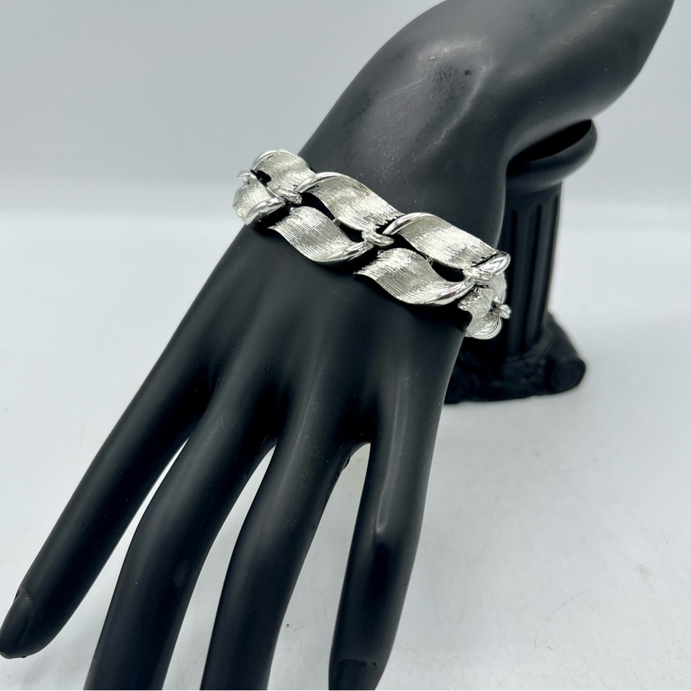 Vintage LISNER chunky silver tone link bracelet 7.5”